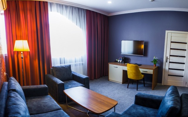 Square Inn Hotel