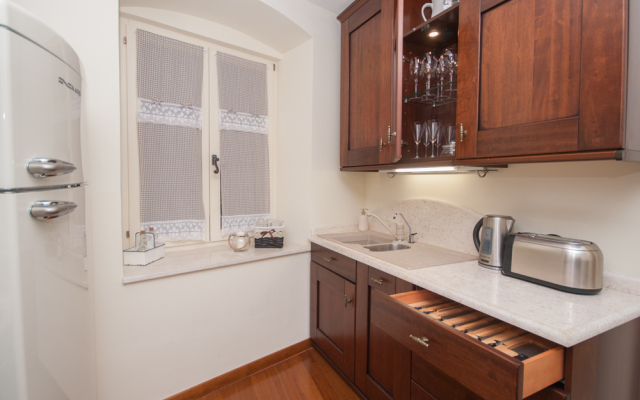 Old Square Stone Pearl Apartments