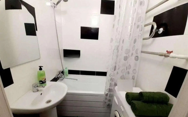 Na Ul. Khimikov, 12a Flat
