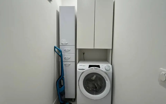 Trekhkomnatnaya na Shesterykh s Konditsionerom Flat