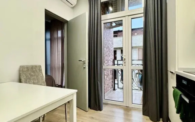 Na Nizhneimeretinskoy 143 Flat