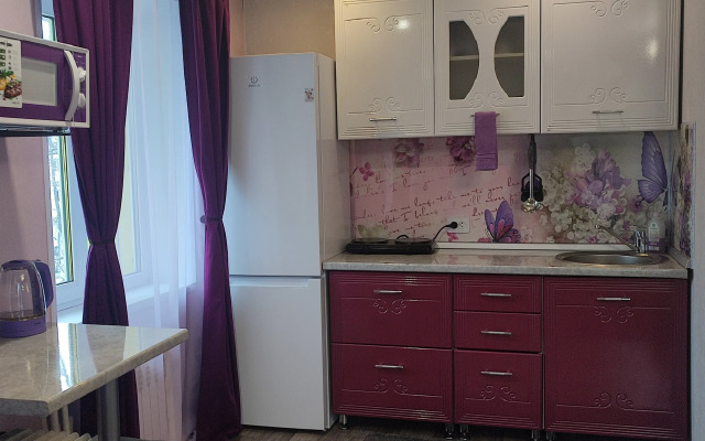 Studiya v fioletovykh tonakh Flat