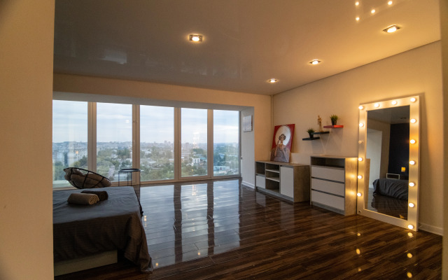 S panoramnym vidom na gorod Apartments