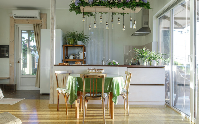 Гостевой Дом с Кипарисами в горах с видом на море