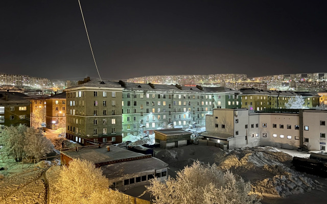 Tryokhkomnatnaya S Razdelnymi Spalnyami I Balkonom Flat
