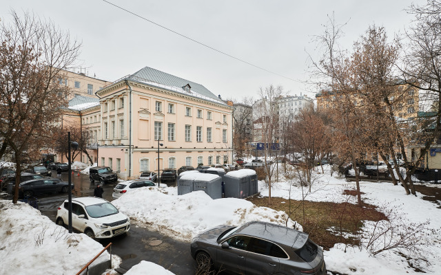 GM YArkaya Trekhkomnatnaya u Krasnoj Ploshchadi Apartments