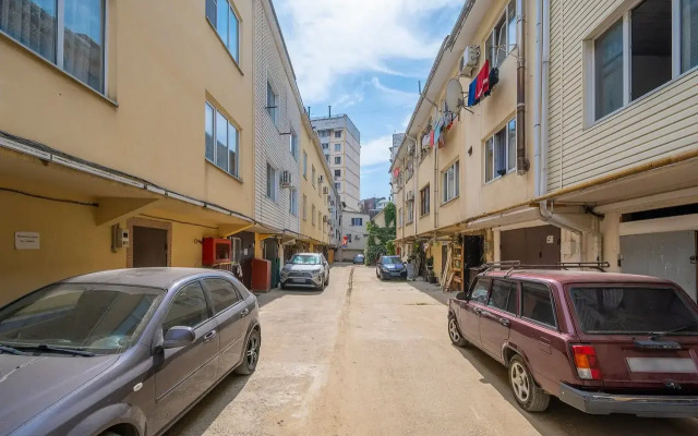 Dvukhkomnatnye V Taunkhause S Garazhom Mikrorayon Kudepsta Apartments