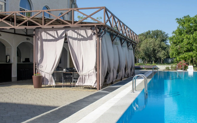 Chyornoe More Hotel