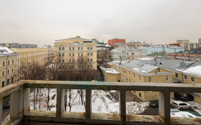 Ryadom S Krasnoy Ploschadyyu Flat