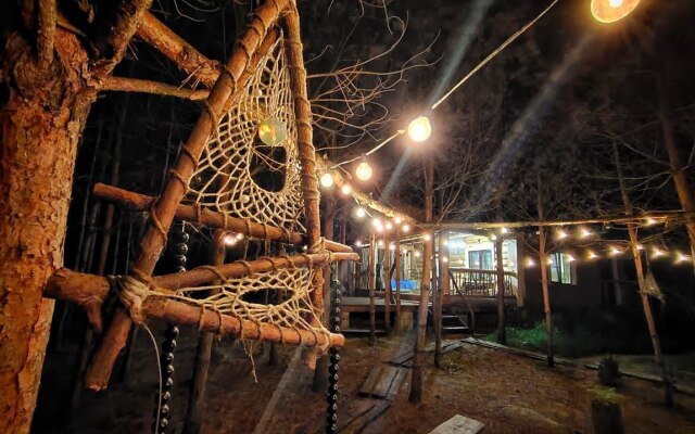 Частный Дом О, Дни в Лесу