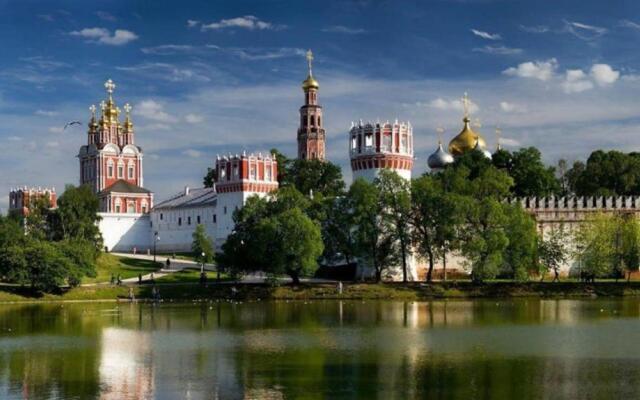 U Metro Sportivnaya Apartments