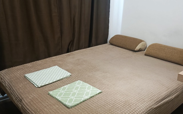 13 U Stantsii Mtsd 4 Zheleznodorozhnaya Flat
