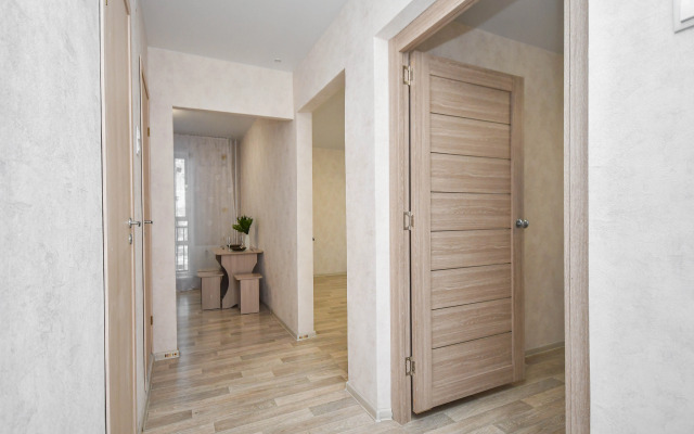 Prostornaya Kvartira Vozle SFU Flat