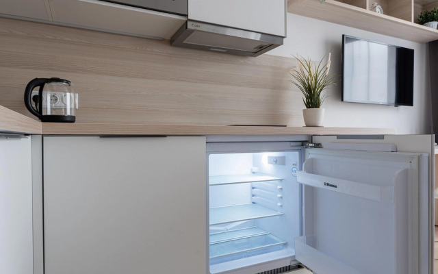 Ye's (d) 7169 Apartments