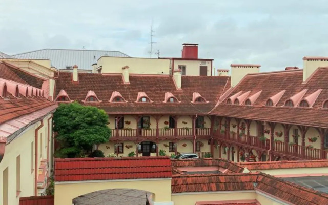 Yevrouyut Yarkaya Studiya V Samom Tsentre Flat