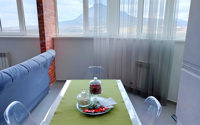 Sutki Rent s krasivym vidom na gory Apartments