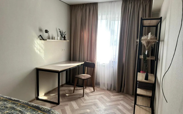 Dve Krovati I Divan Na Tsentralnom Rynke Flat