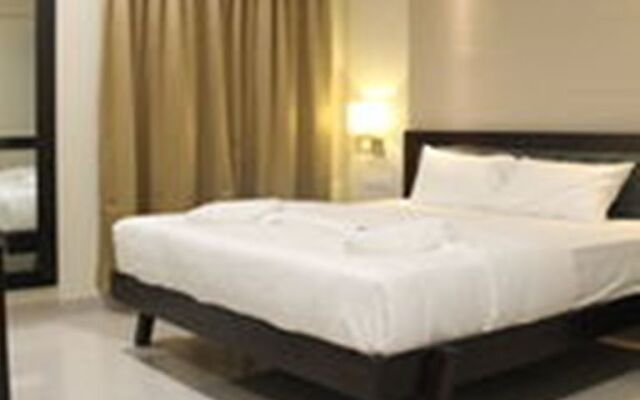 Hotel Raj Vista Suites & Convention