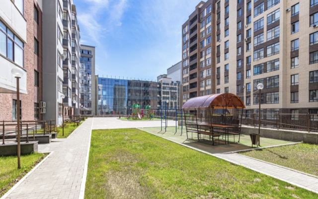 Prostornaya S Kruglosutochnym Zaezdom Apartments