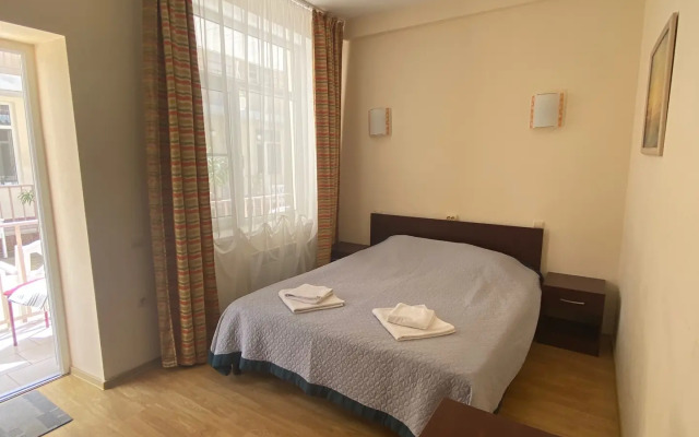 Chernomorskaya Hotel