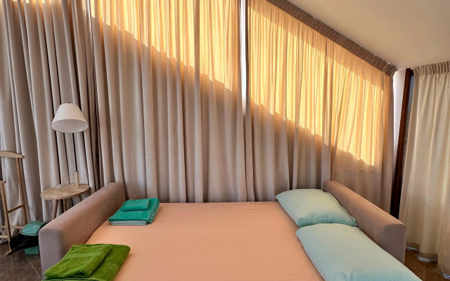 S vidom na gory v ozdorovitelnom centre Reka ZHizni Apartments