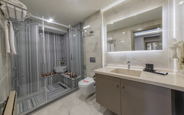 Ayramin Deluxe Hotel