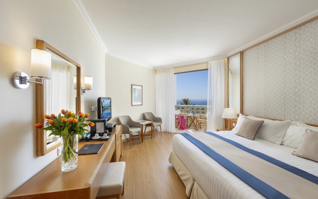 Constantinou Bros Athena Beach Hotel