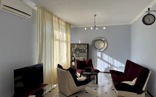 555 Dvukhetazhny S Terrasoy I Mangalom Private House