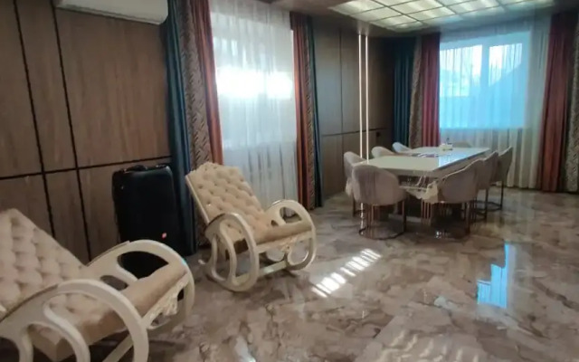 Banya V Tsentre Tyumeni Private House