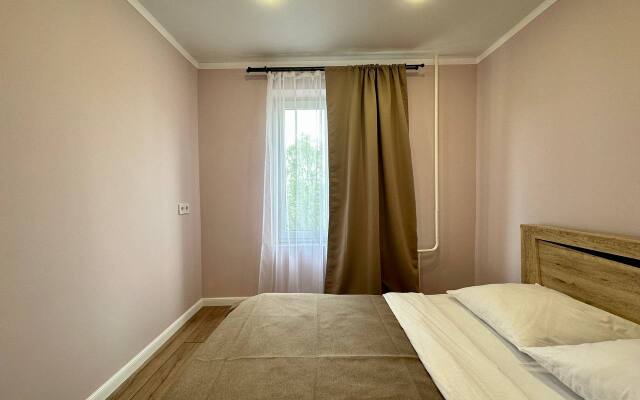 Квартира Трехкомнатная Дзержинского 75