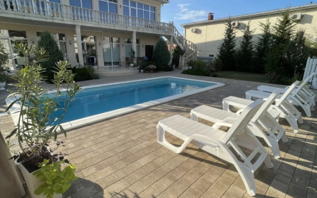 Zhemchuzhina u Morya Flat