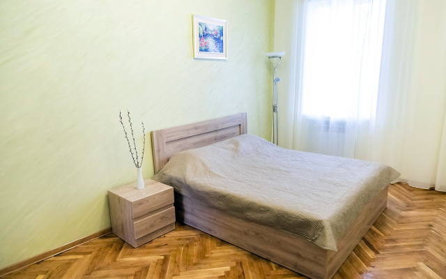 Spacious 2 Bedroom In City Center Apartments