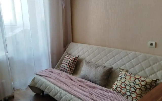 Na Levom Beregu Ryadom S Megoy Flat