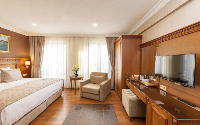 Royan Suites Boutique Hotel