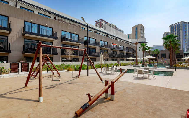 Oakley Square 1Br with Maid's Room Apartment