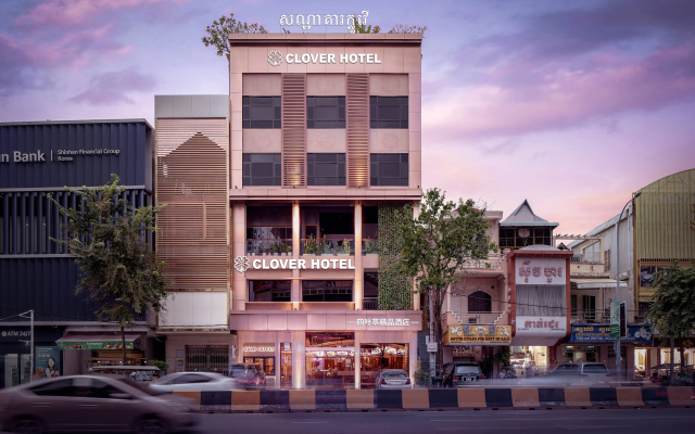 Отель Monivong Clover Hotel
