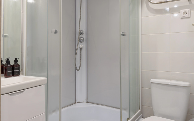 KrasLoft Na Vzletnoy na 4 gostej Apartments