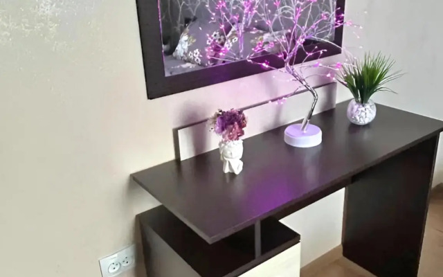 Evrodvushka S Vidom Na Goru Flat