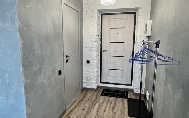 Lyuks na Irtyshskoy Naberezhnoy 13 Flat