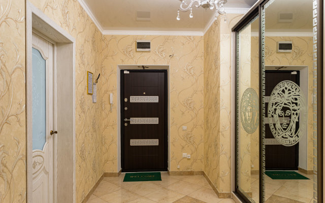 Yevro 3kh Komnatnye Apartamenty S Vidom Na Park Galitskogo Apartments