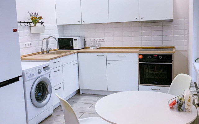 Апартаменты Просторная квартира Новомарьинская