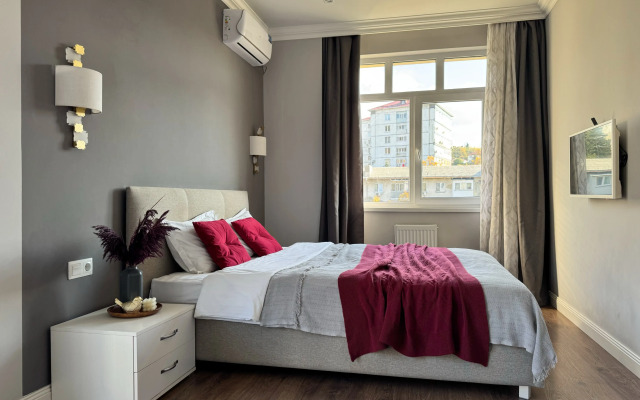 Апартаменты с балконом у реки рядом с пляжем