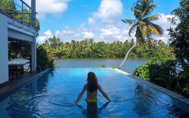 33 Lake Terrace Hotel