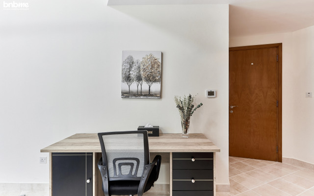 Bnbme DAMAC Waves Tower, 3 BDR Maids Apartments