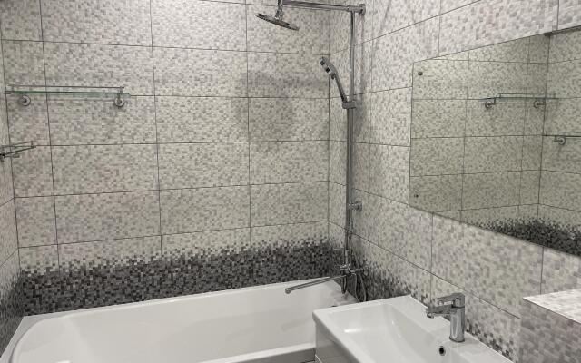 Komfortabelnay Posutochno V Tyumeni Flat