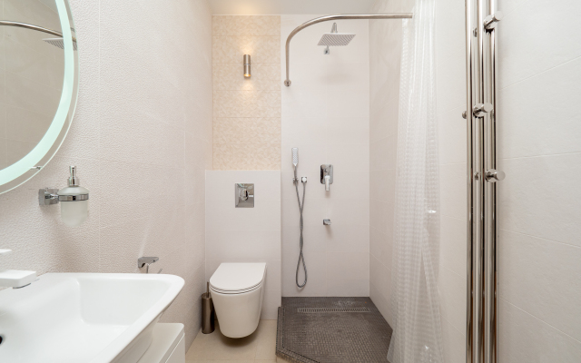 U Morya S Basseinom V ZhK Solnechnyij apt43 Apartments