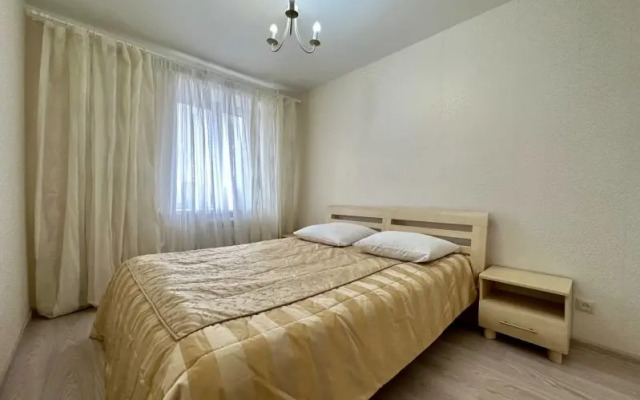 Trekhkomnatnaya Kurchatova 10 Flat