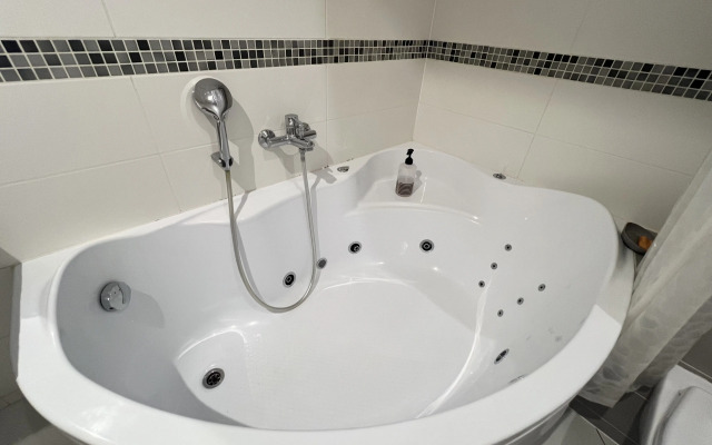 Studiya Lyuks S Dzhakuzi Flat