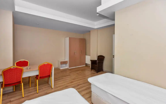 Отель Diplomat Suites