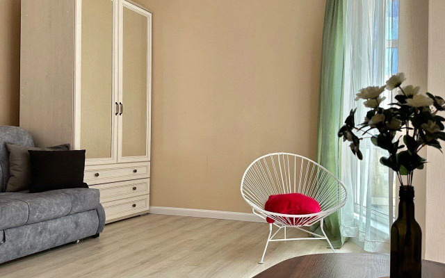 Квартира с двориком рядом с песчаным пляжем